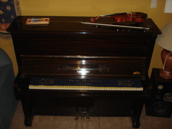 Piano Goetze 2.jpg