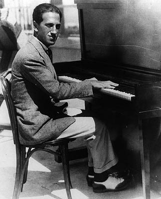 George Gershwin tocando el piano