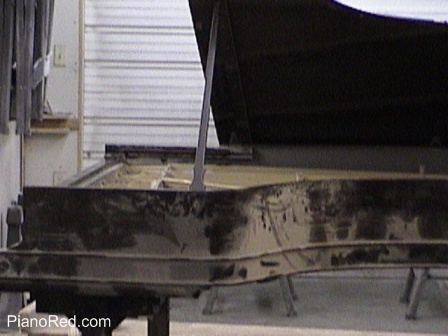 El piano Steinway antes de restaurarse