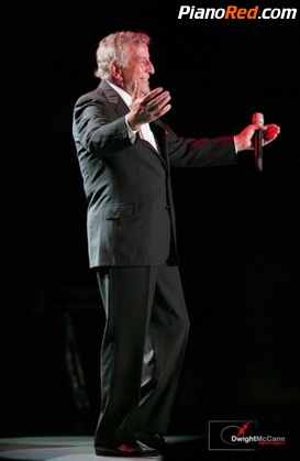 Tonny Bennett cantando