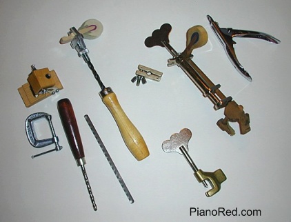Herramientas para la entonación de los martillos del piano